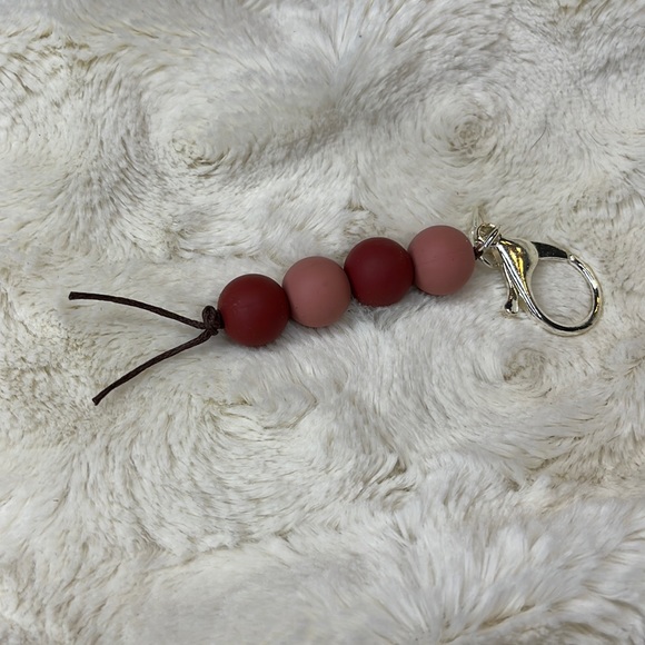 Handmade 15mm silicone bead keychain or zipper pull. Terracotta. - Picture 2 of 3